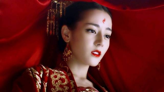 迪丽热巴代言力士沐浴系列